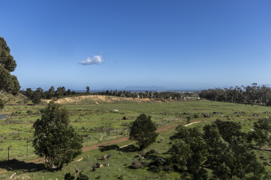 6 Bedroom Property for Sale in Sir Lowrys Pass Village Western Cape